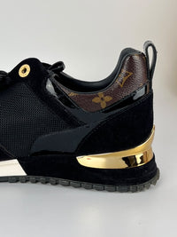 1A3CWB Run Away Sneaker Size 38.5