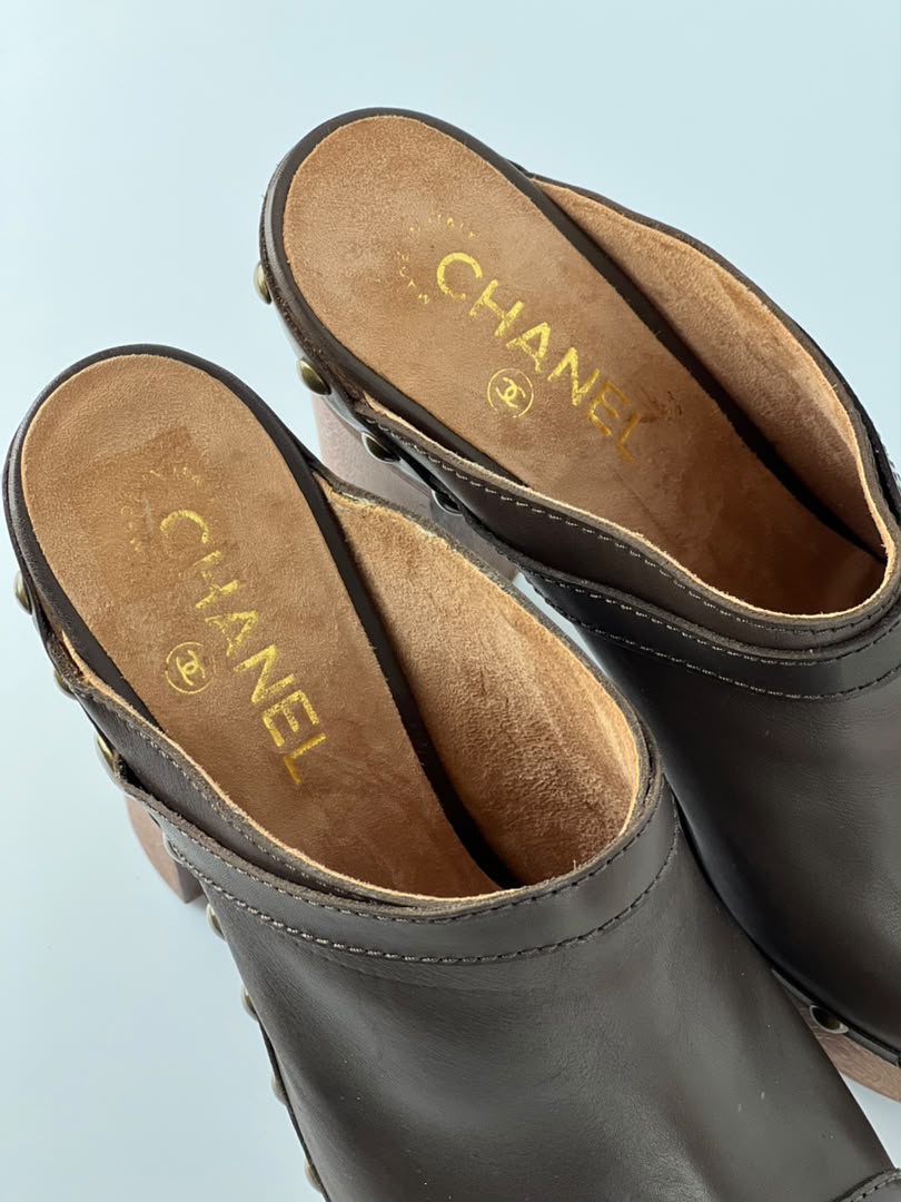 A G27163 Brown Leather Studded Platform Mule Clogs Size 39.5/40 IT