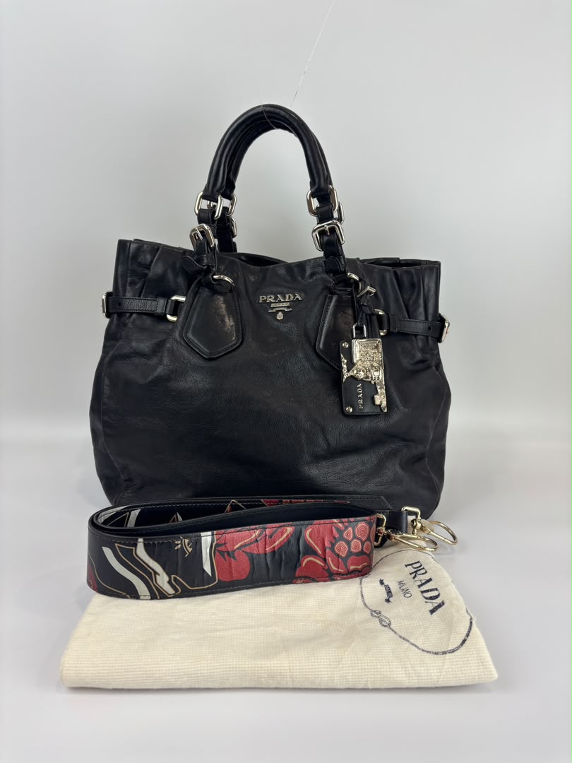 BN1568 Black Soft Calf Leather With Train Station Luggage Tag