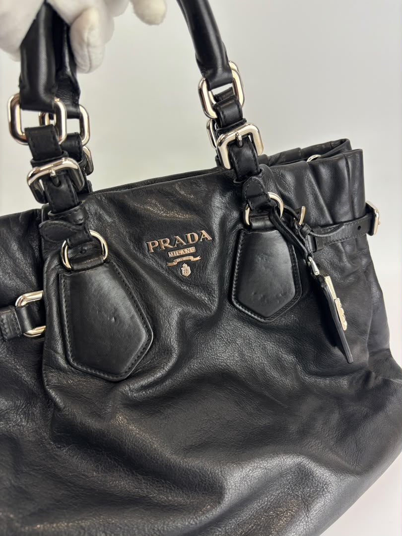 BN1568 Black Soft Calf Leather With Train Station Luggage Tag