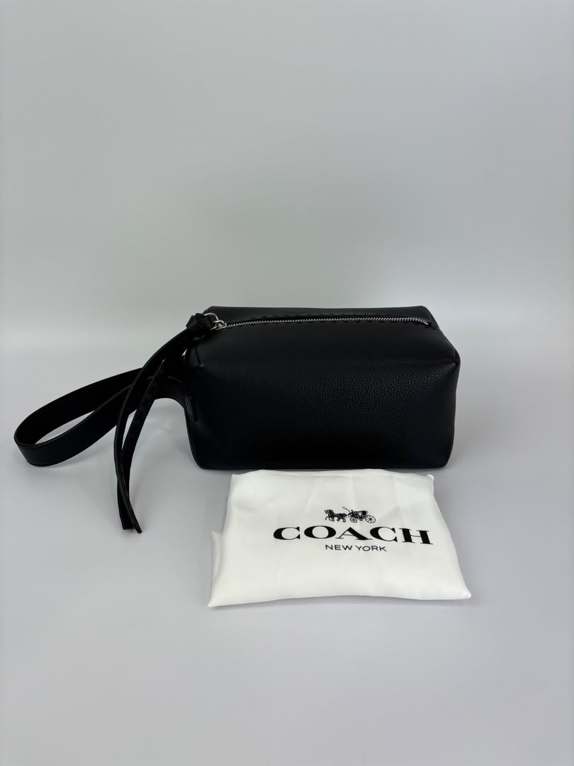 7N0149 Lui Toiletry Bag in Black