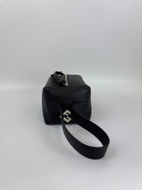 7N0149 Lui Toiletry Bag in Black