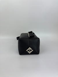 7N0149 Lui Toiletry Bag in Black
