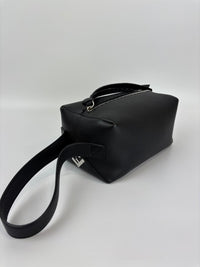 7N0149 Lui Toiletry Bag in Black