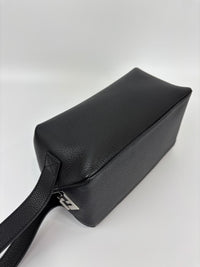 7N0149 Lui Toiletry Bag in Black