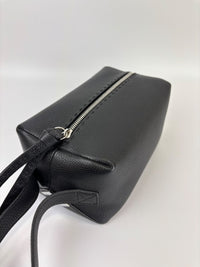 7N0149 Lui Toiletry Bag in Black
