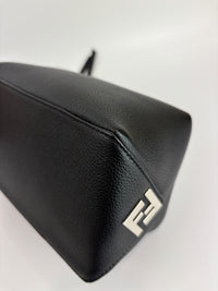 7N0149 Lui Toiletry Bag in Black