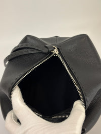 7N0149 Lui Toiletry Bag in Black