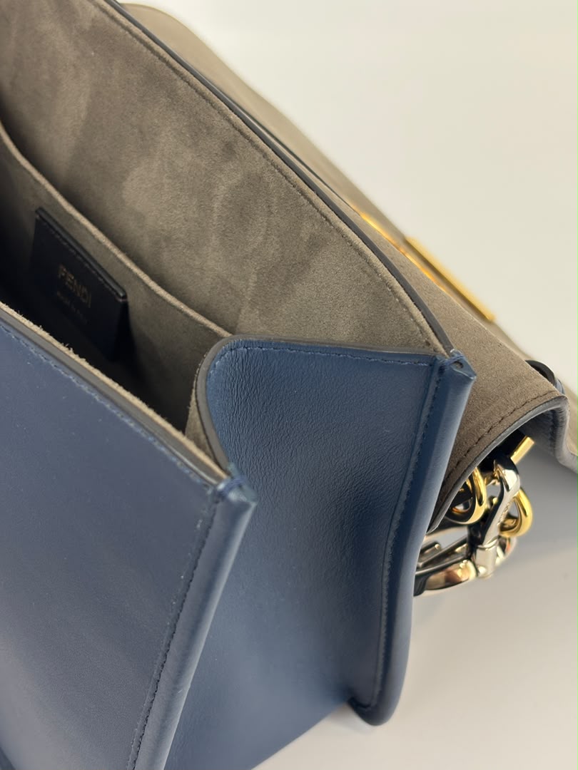 8BT284 Kan I Shoulder Bag in Blue