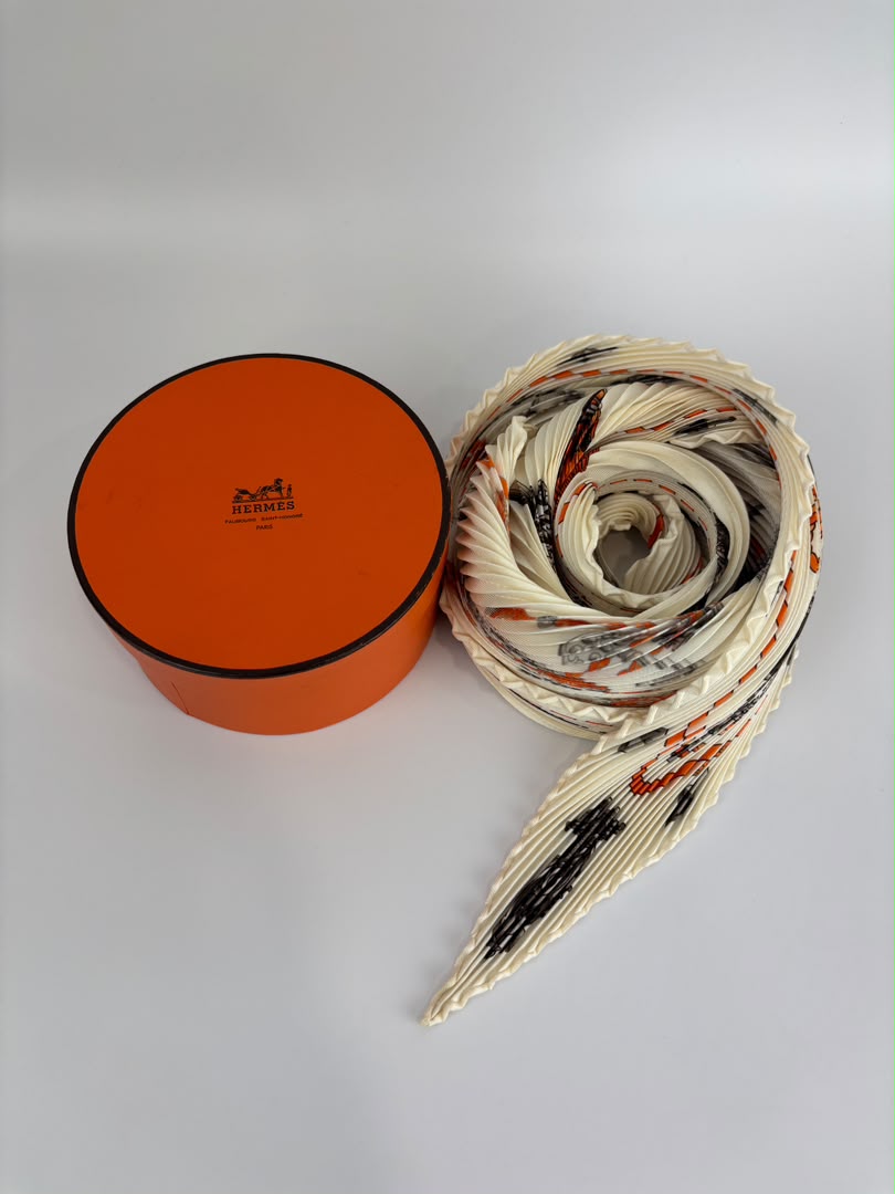 Cream White Multicolor Printed Silk Plisse Scarf 90cm