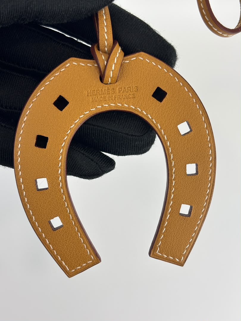 Paddock Fer à Cheval Horseshoe Charm Swift Leather