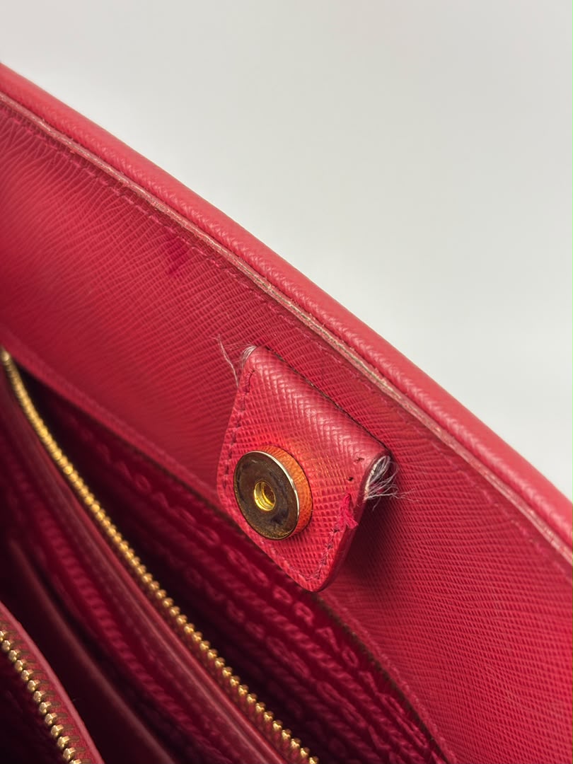 BN2558 Fuoco Saffiano Lux Promenade Bag