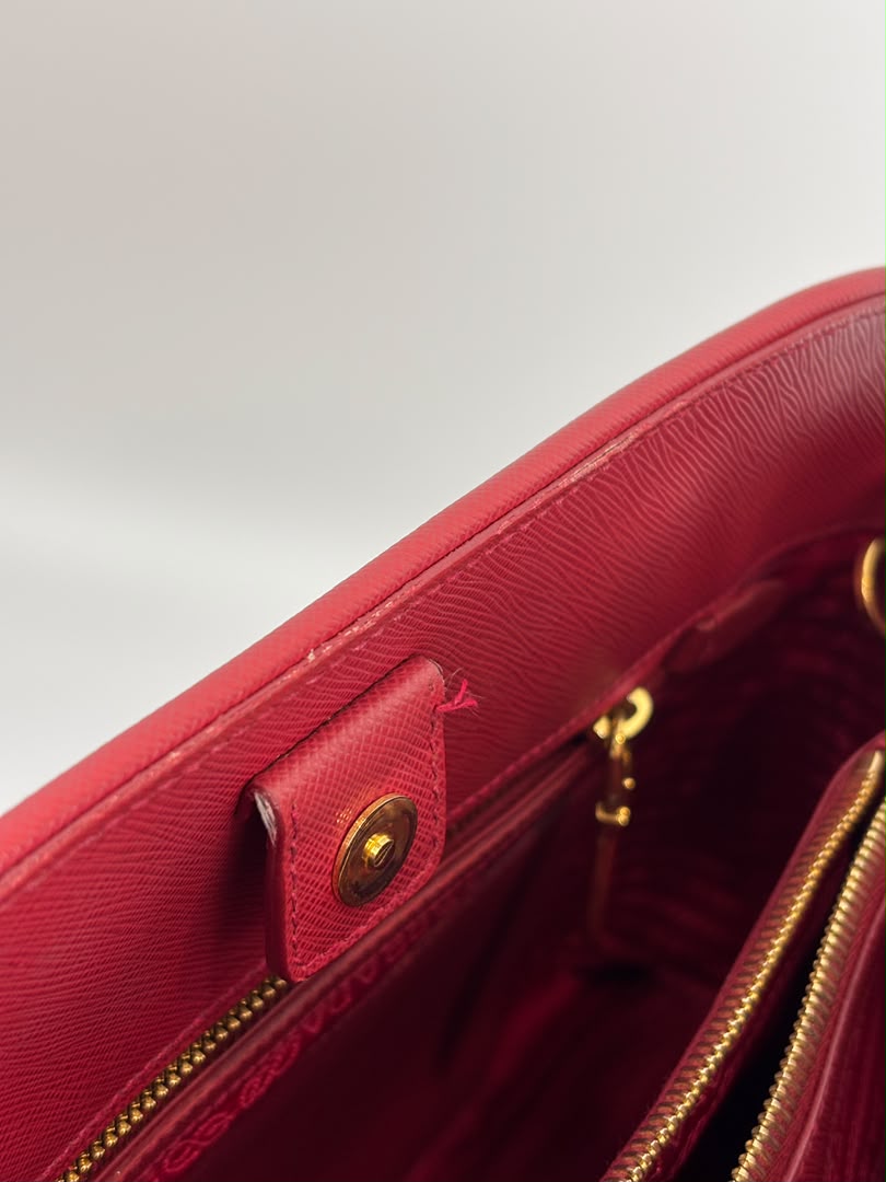 BN2558 Fuoco Saffiano Lux Promenade Bag