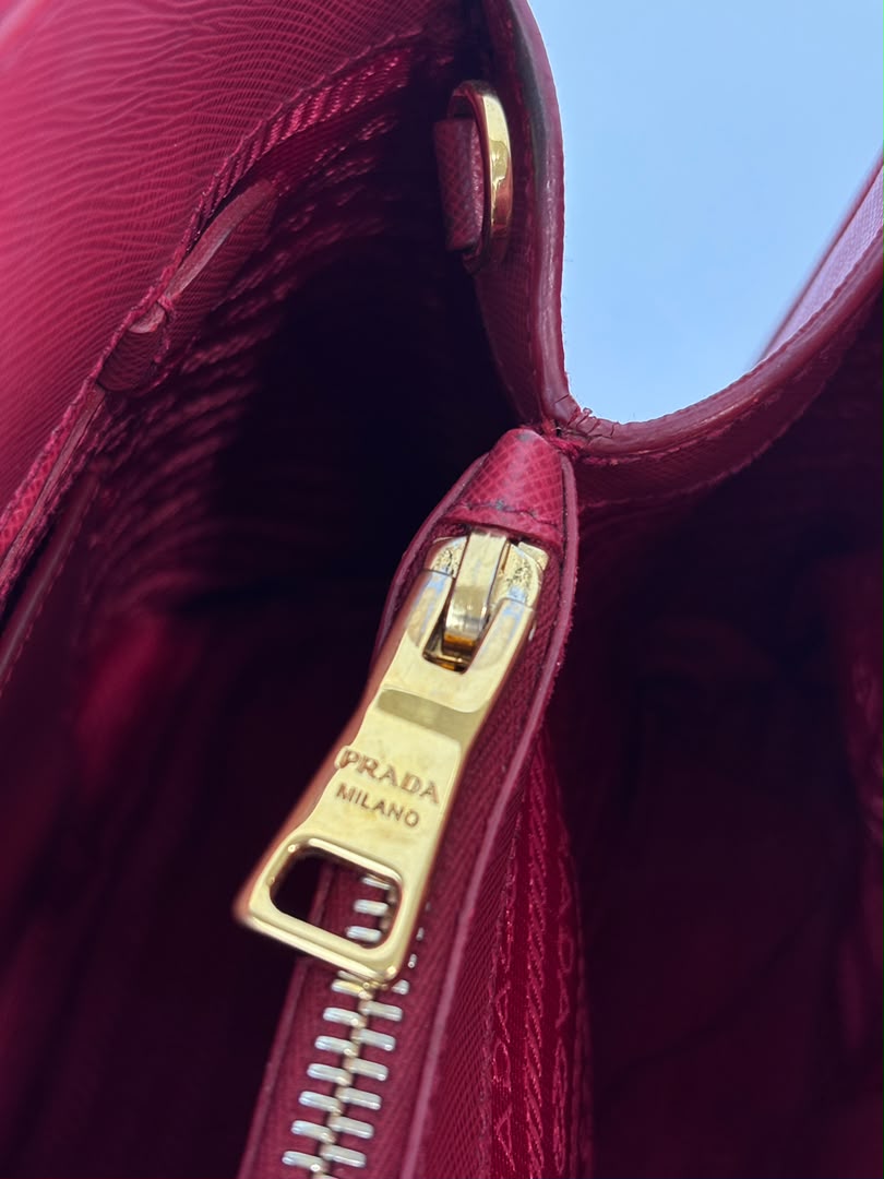 BN2558 Fuoco Saffiano Lux Promenade Bag