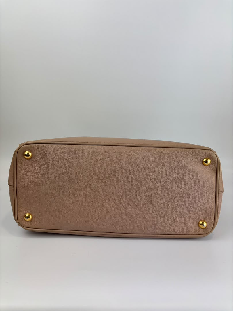 BN2274 Saffiano Lux Galleria Double Zip Tote in Cammeo GHW