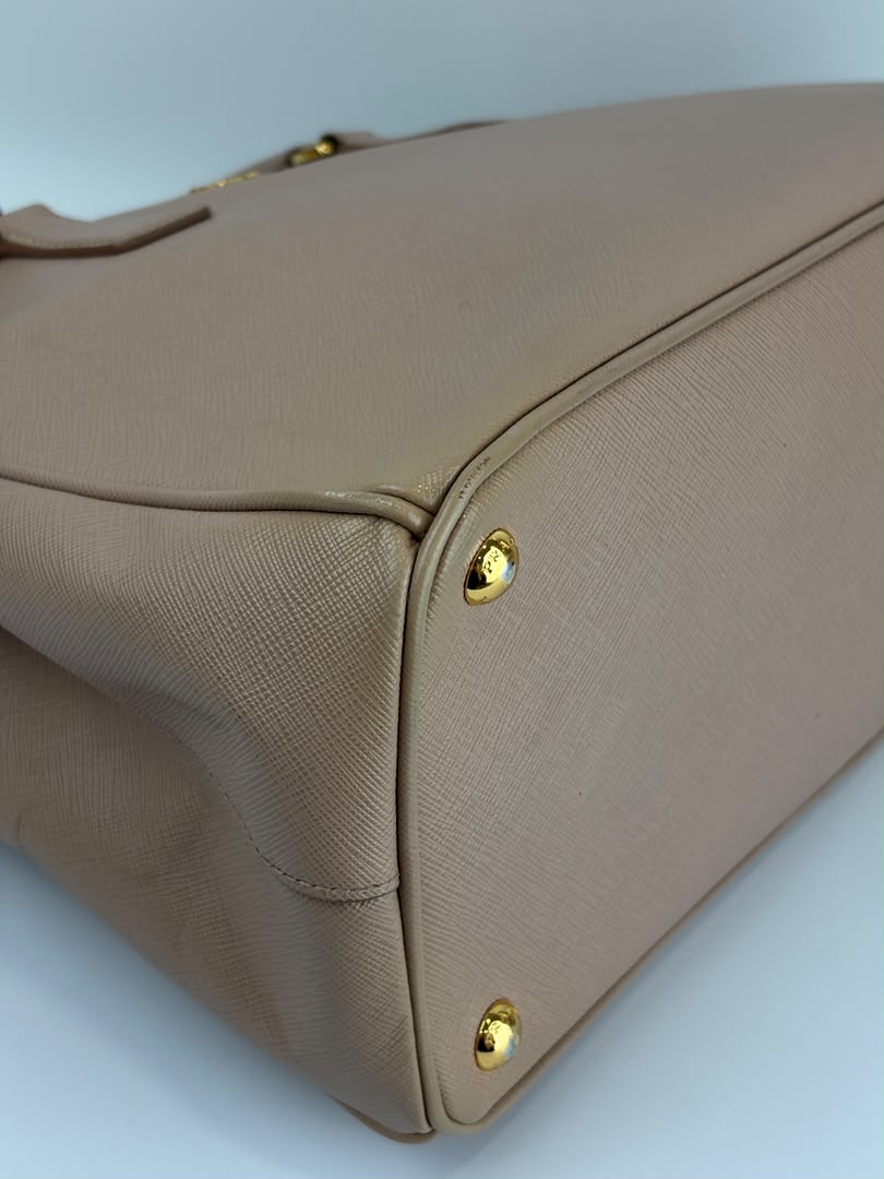 BN2274 Saffiano Lux Galleria Double Zip Tote in Cammeo GHW