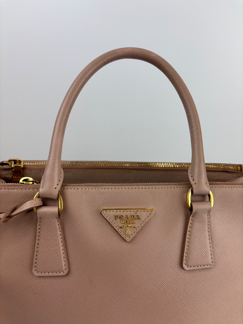 BN2274 Saffiano Lux Galleria Double Zip Tote in Cammeo GHW