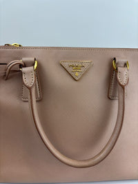 BN2274 Saffiano Lux Galleria Double Zip Tote in Cammeo GHW