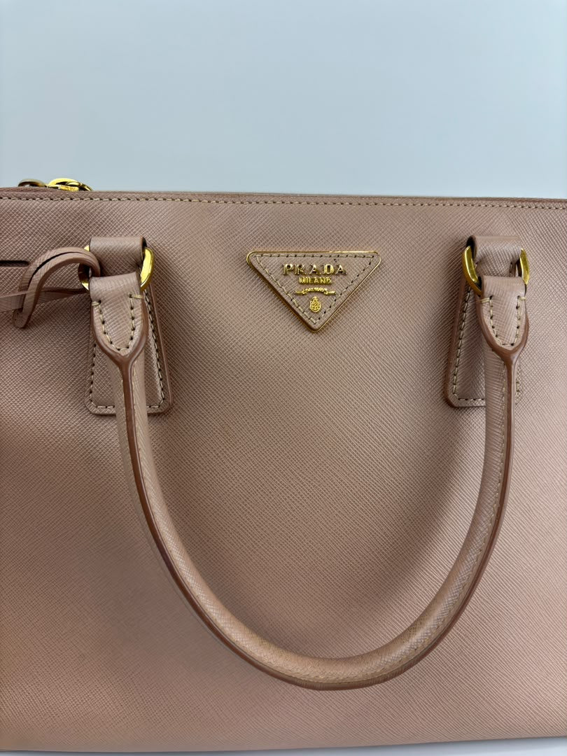 BN2274 Saffiano Lux Galleria Double Zip Tote in Cammeo GHW