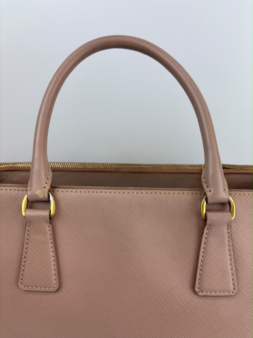 BN2274 Saffiano Lux Galleria Double Zip Tote in Cammeo GHW