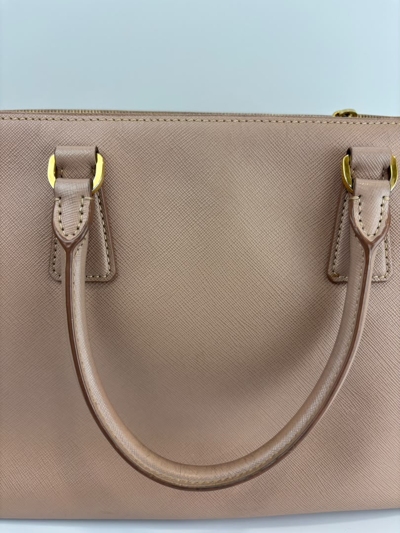 BN2274 Saffiano Lux Galleria Double Zip Tote in Cammeo GHW