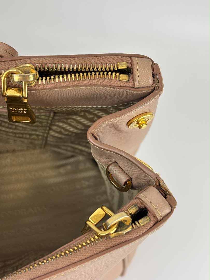 BN2274 Saffiano Lux Galleria Double Zip Tote in Cammeo GHW