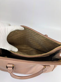 BN2274 Saffiano Lux Galleria Double Zip Tote in Cammeo GHW