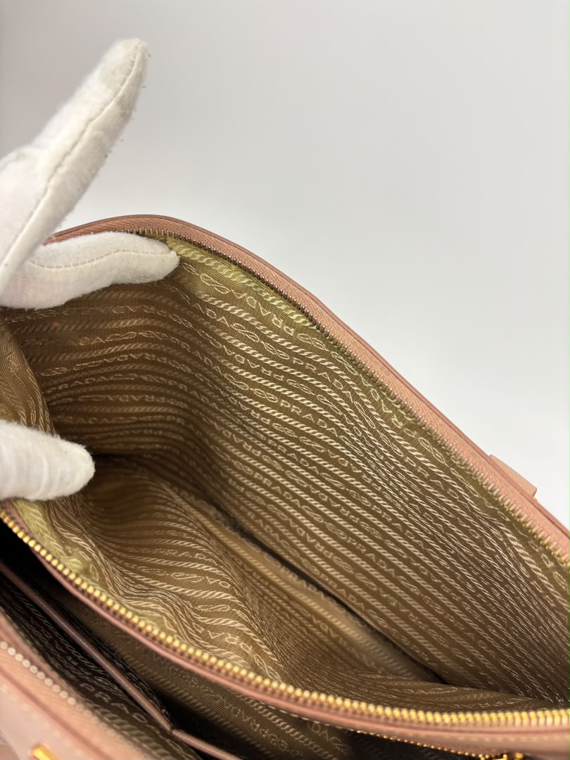 BN2274 Saffiano Lux Galleria Double Zip Tote in Cammeo GHW