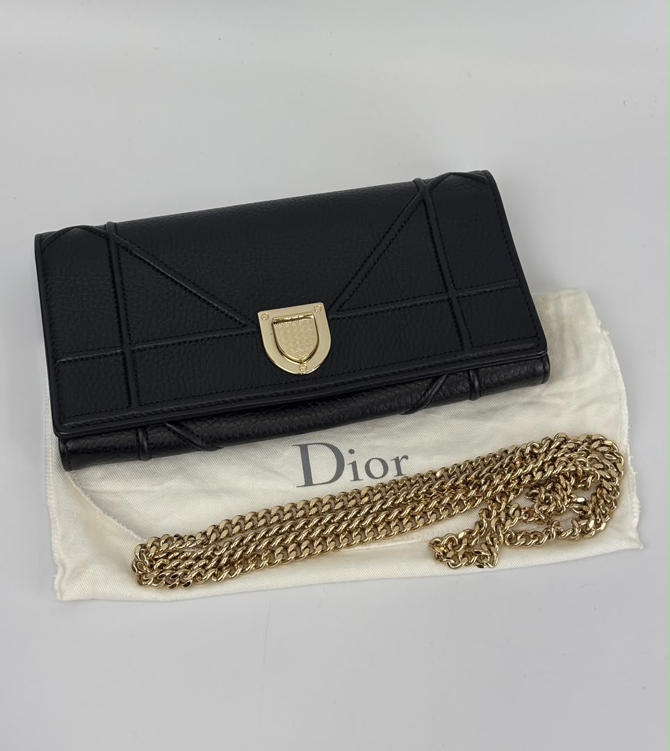 Diorama Croisiere Wallet on Chain Clutch in Black Grained Calfskin