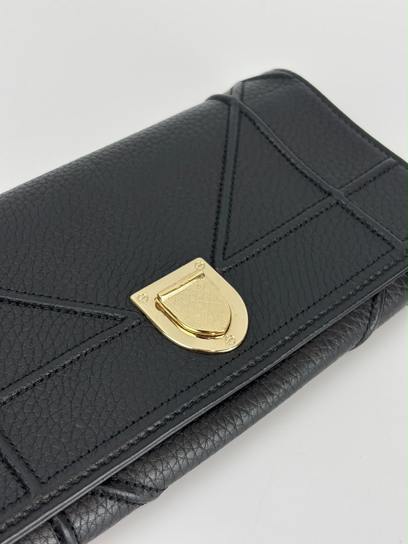 Diorama Croisiere Wallet on Chain Clutch in Black Grained Calfskin