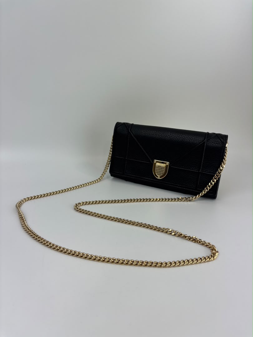 Diorama Croisiere Wallet on Chain Clutch in Black Grained Calfskin