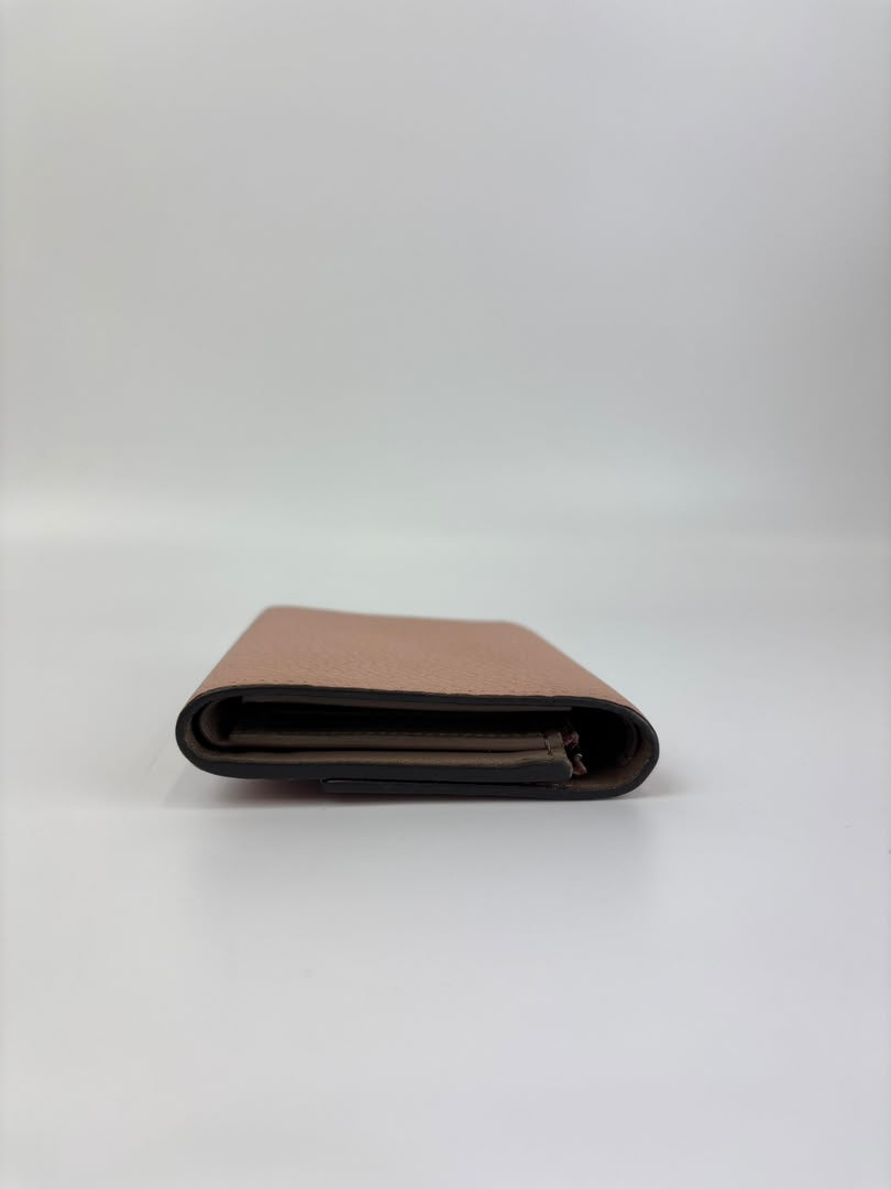 Capucines Compact Wallet in Magnolia Taurillon