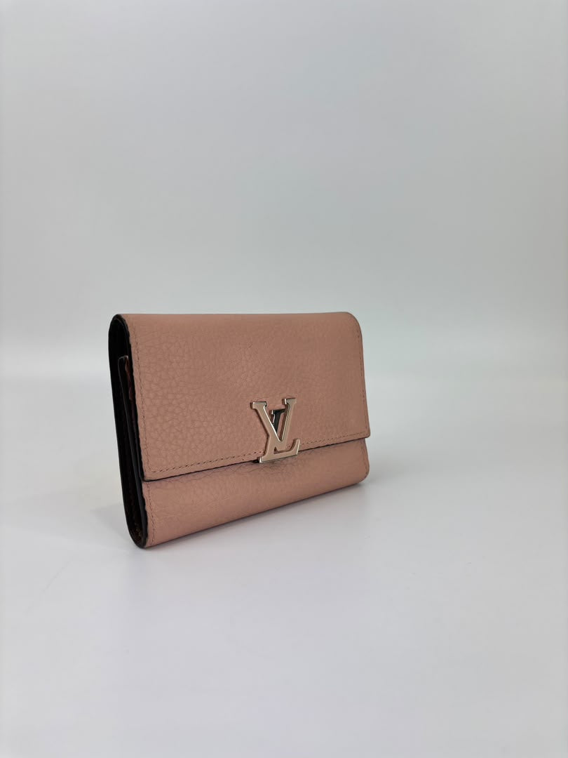 Capucines Compact Wallet in Magnolia Taurillon