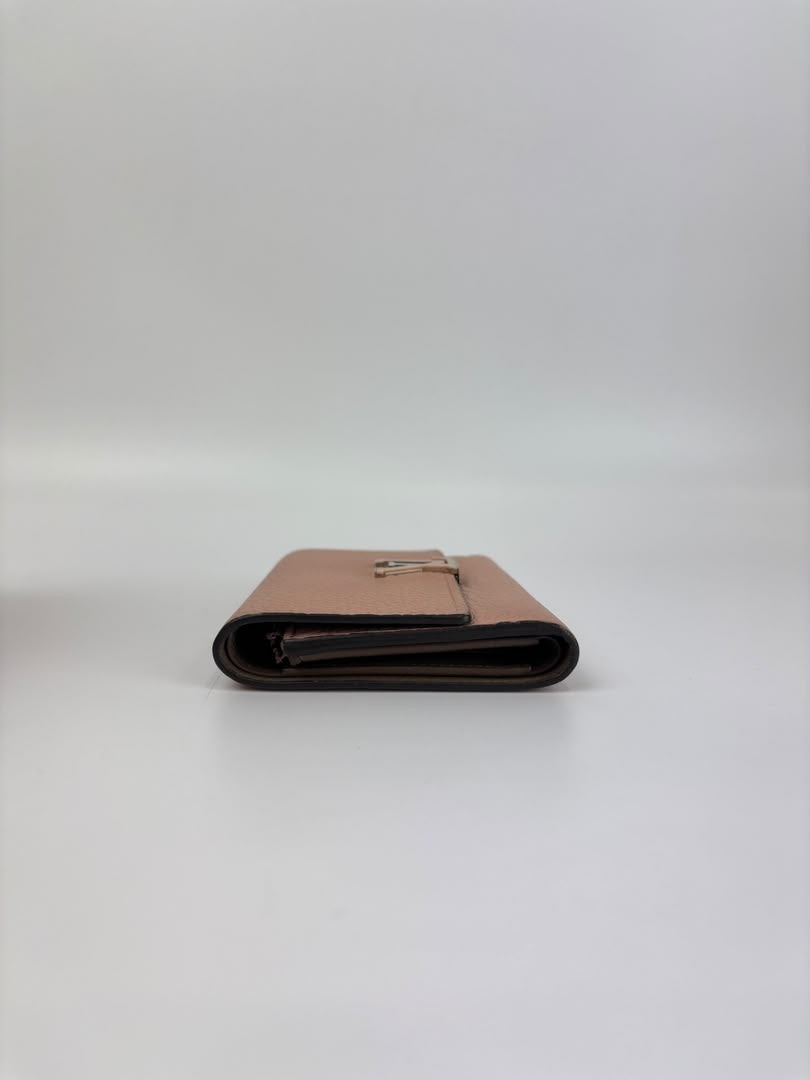 Capucines Compact Wallet in Magnolia Taurillon