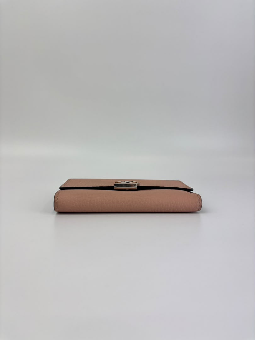 Capucines Compact Wallet in Magnolia Taurillon