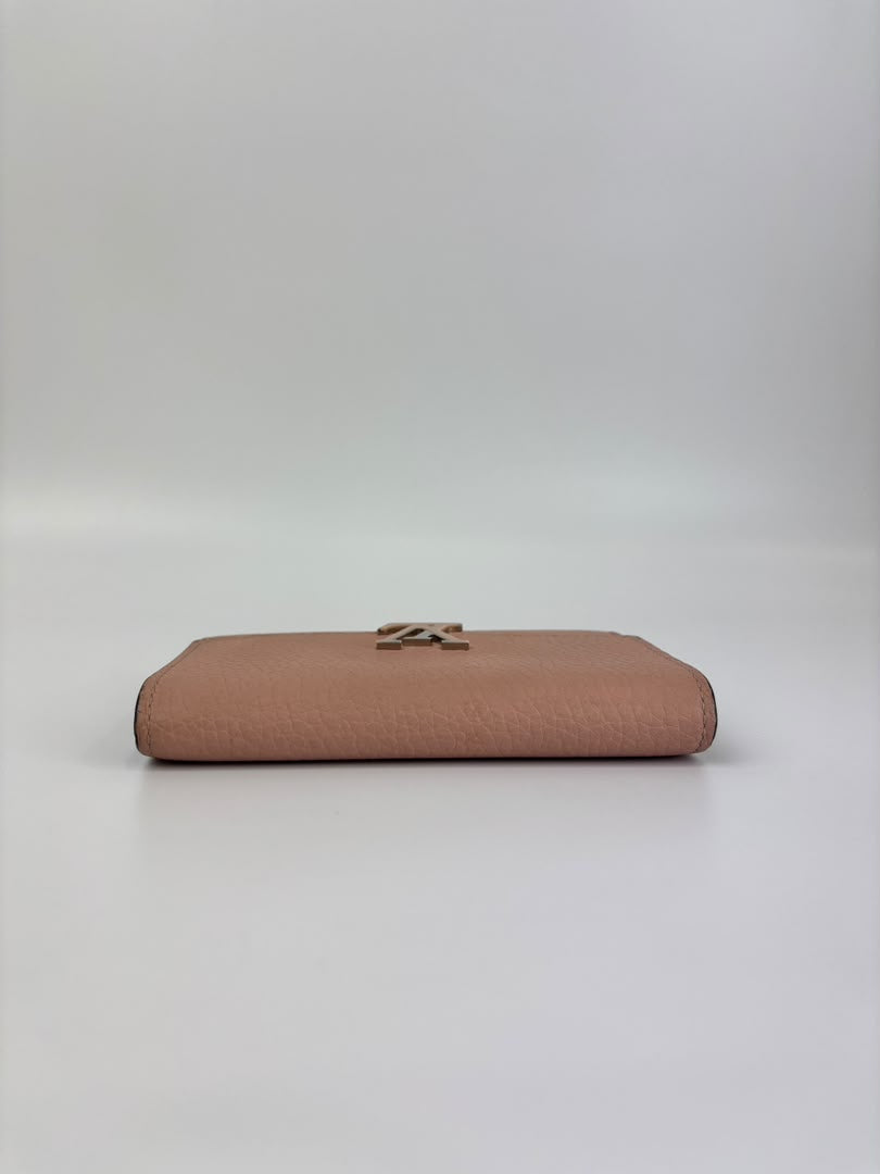 Capucines Compact Wallet in Magnolia Taurillon