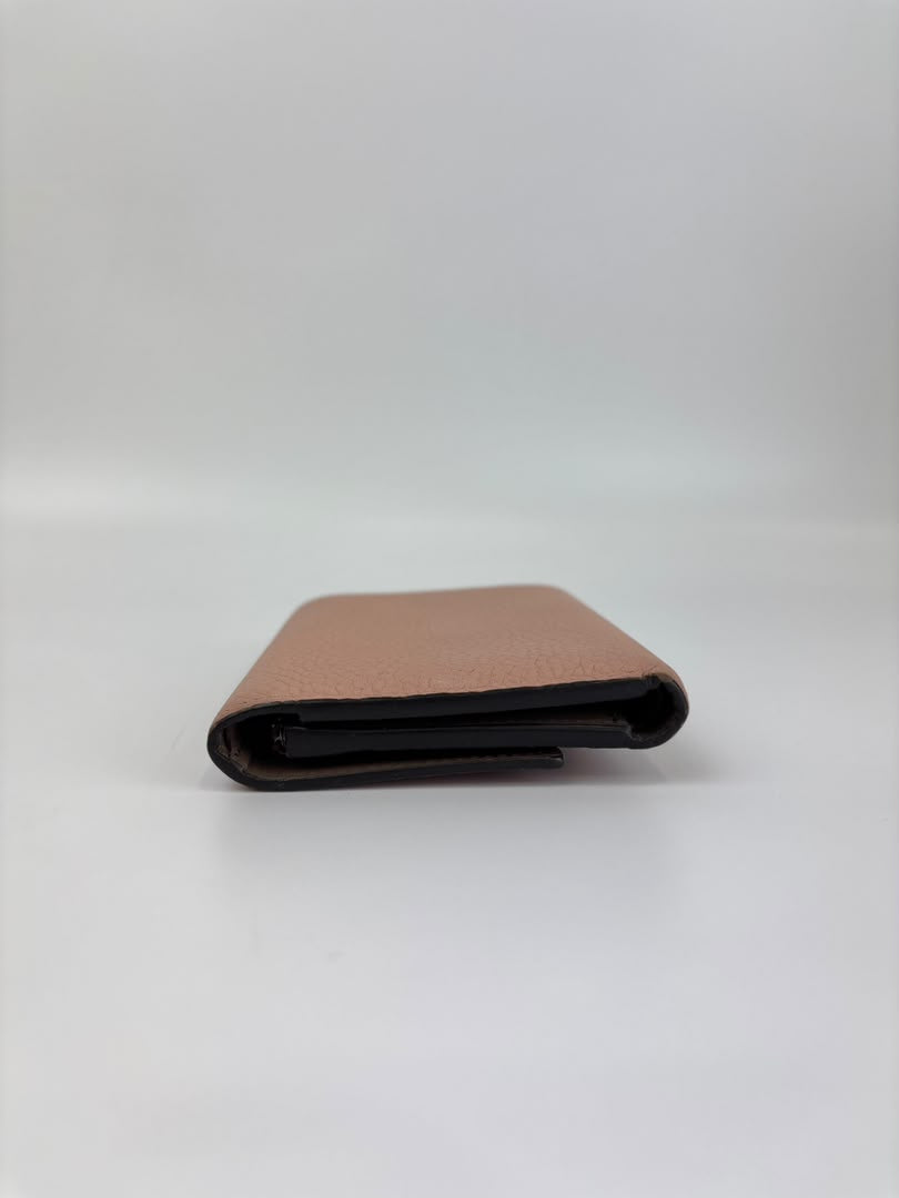 Capucines Compact Wallet in Magnolia Taurillon