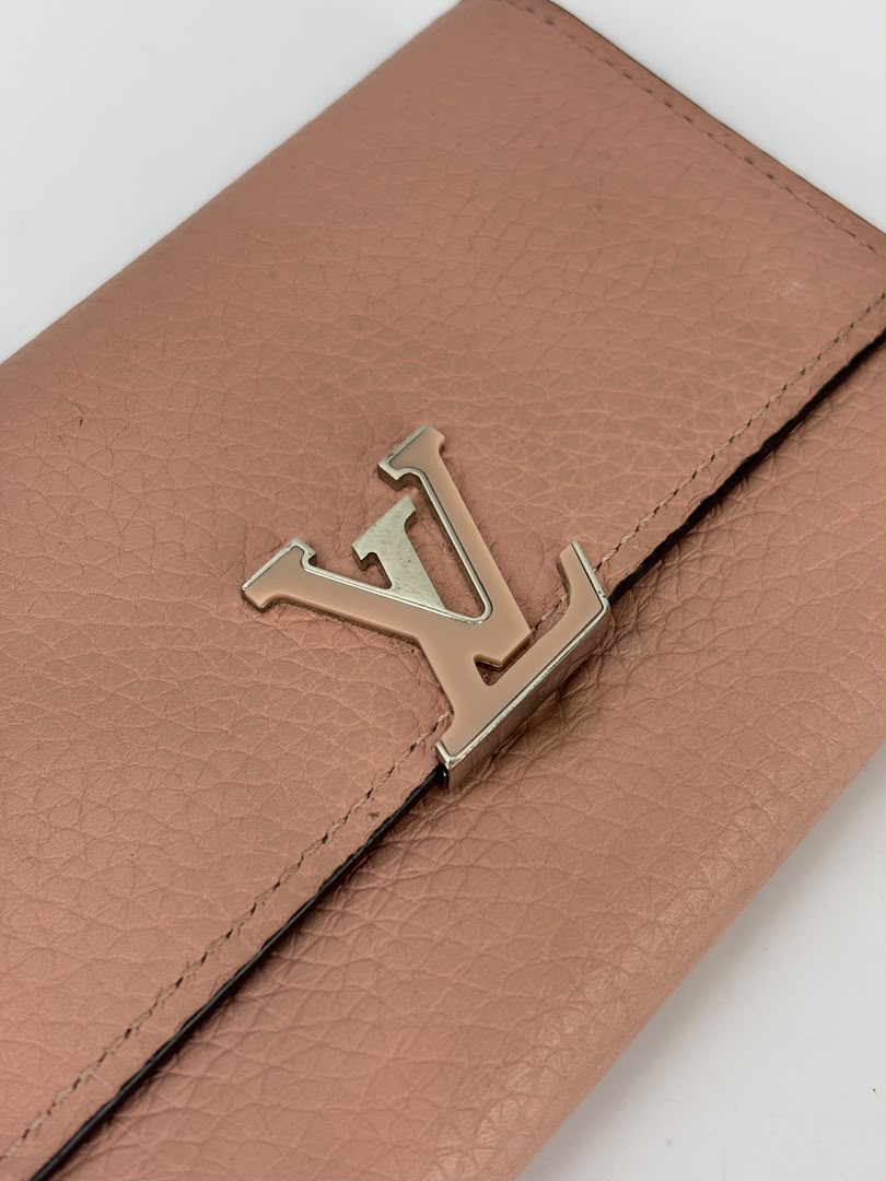 Capucines Compact Wallet in Magnolia Taurillon