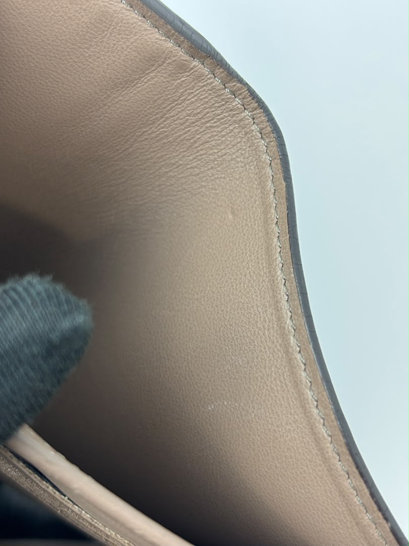 Capucines Compact Wallet in Magnolia Taurillon