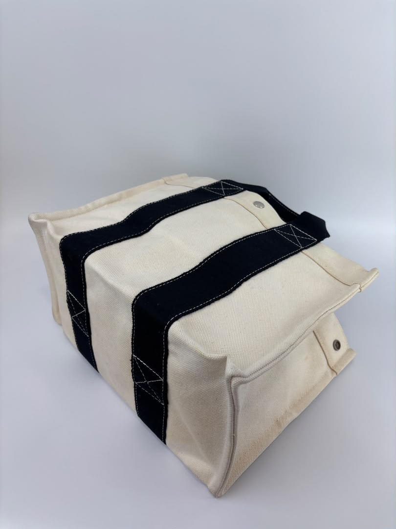 2000s Bora Bora PM Tote in White/Black