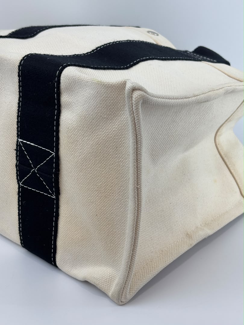 2000s Bora Bora PM Tote in White/Black