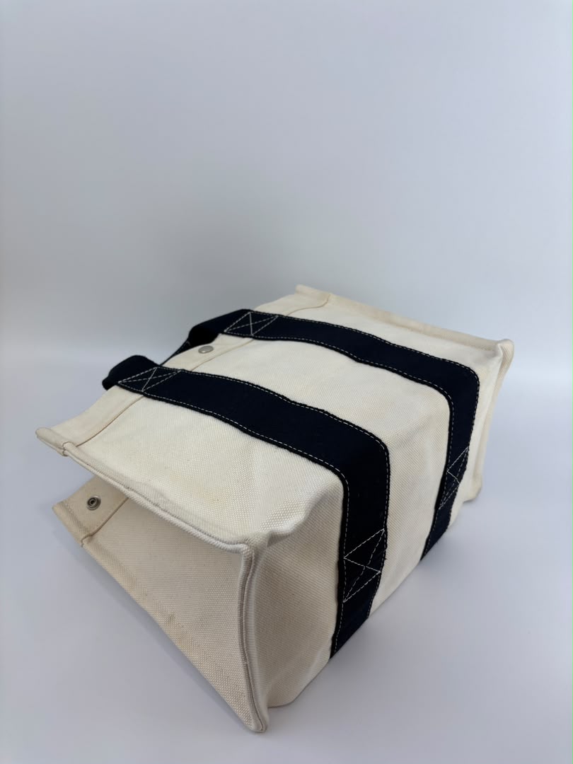 2000s Bora Bora PM Tote in White/Black
