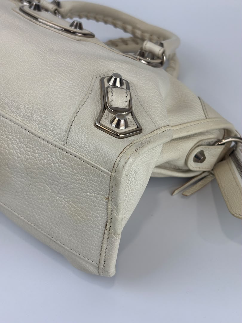 Metallic Edge City S Ivory Chevre SHW
