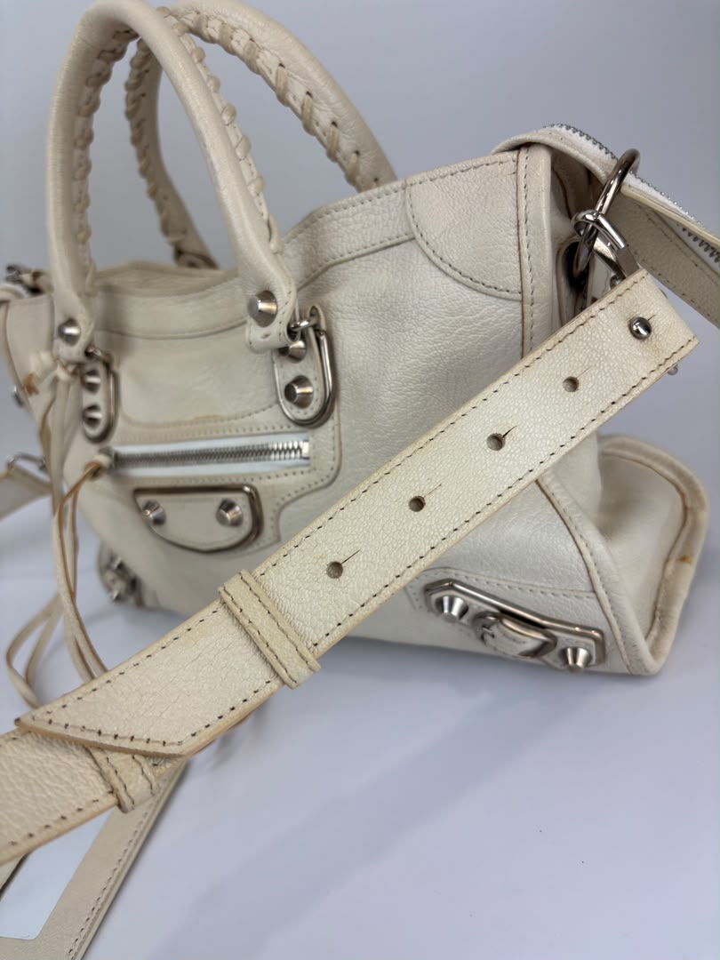 Metallic Edge City S Ivory Chevre SHW