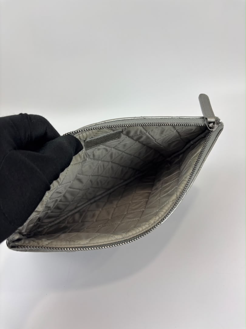 Small O Case Iridescent Silver Lambskin RHW