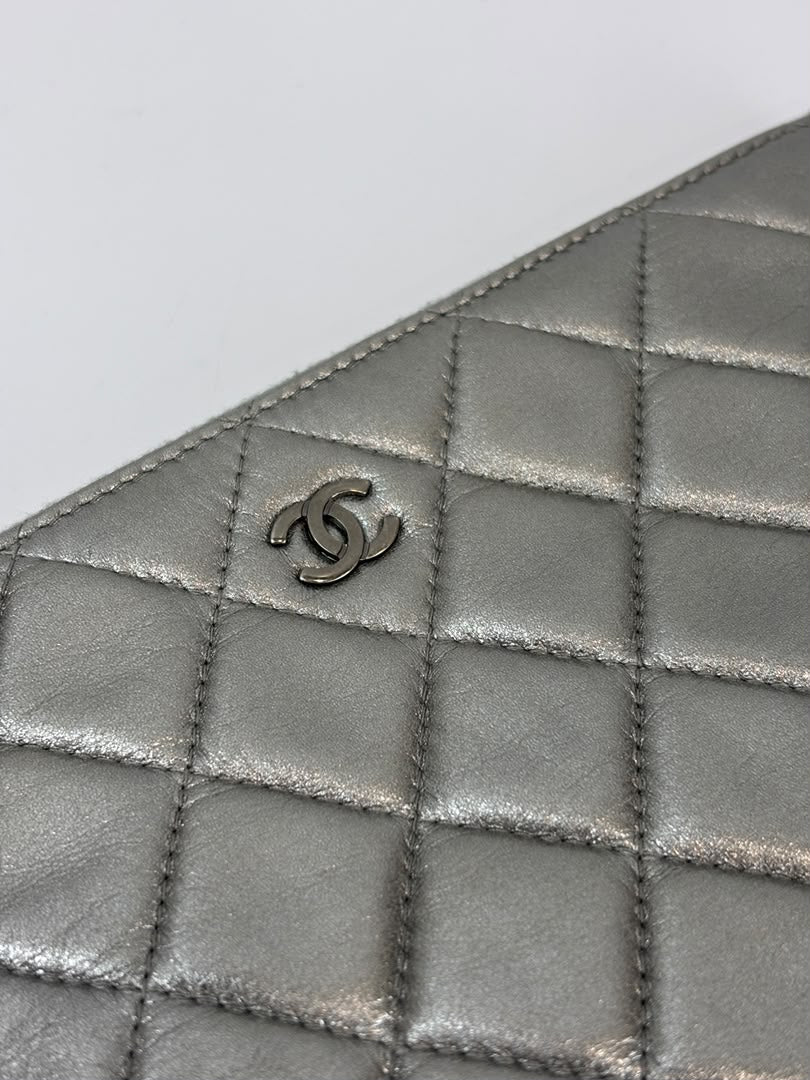 Small O Case Iridescent Silver Lambskin RHW
