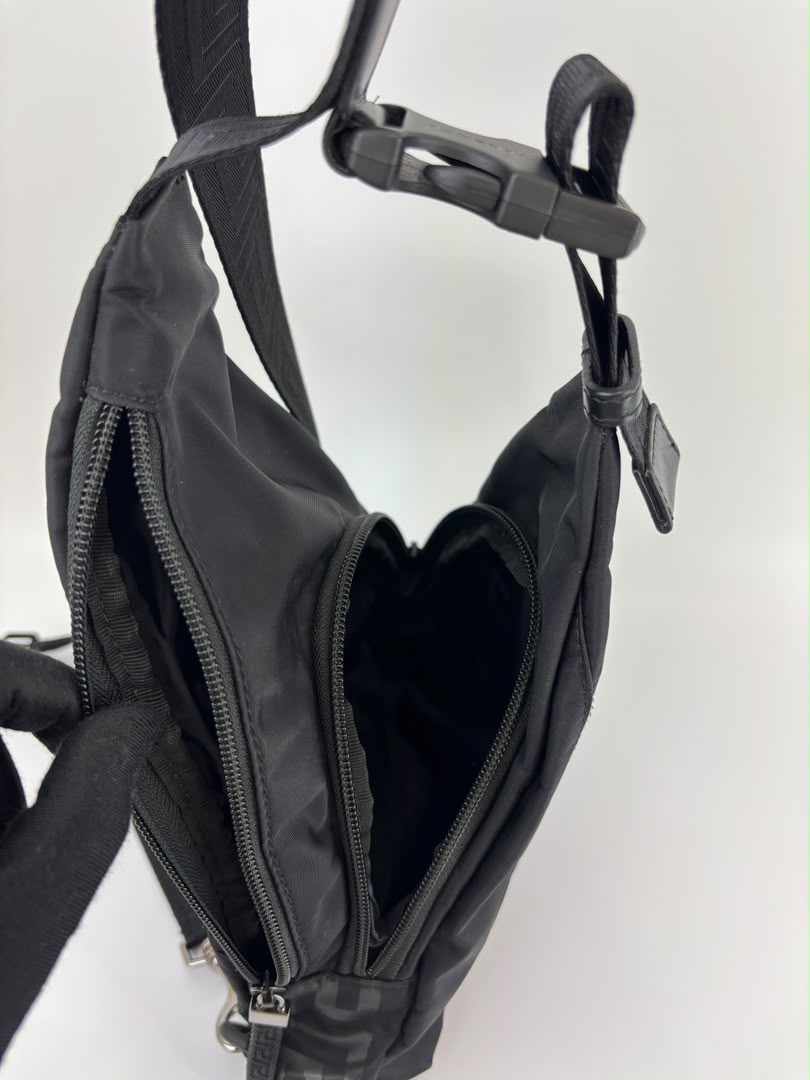 La Greca Nylon Sling Backpack / One Shoulder Crossbody Bag