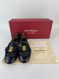 Vara Mocassins in Black Patent Size 6 / 35.5