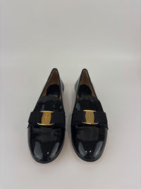 Vara Mocassins in Black Patent Size 6 / 35.5