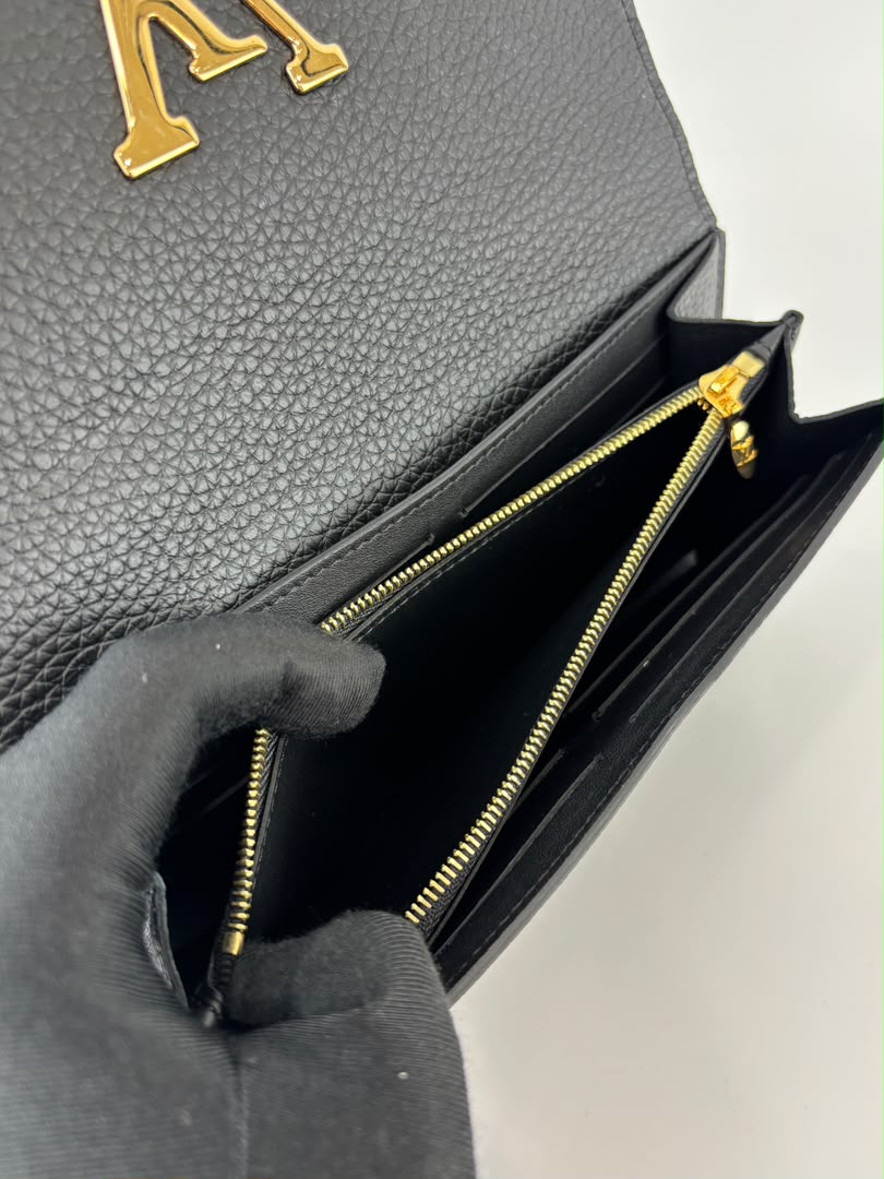 Capucines Taurillon Snakeskin Wallet Black